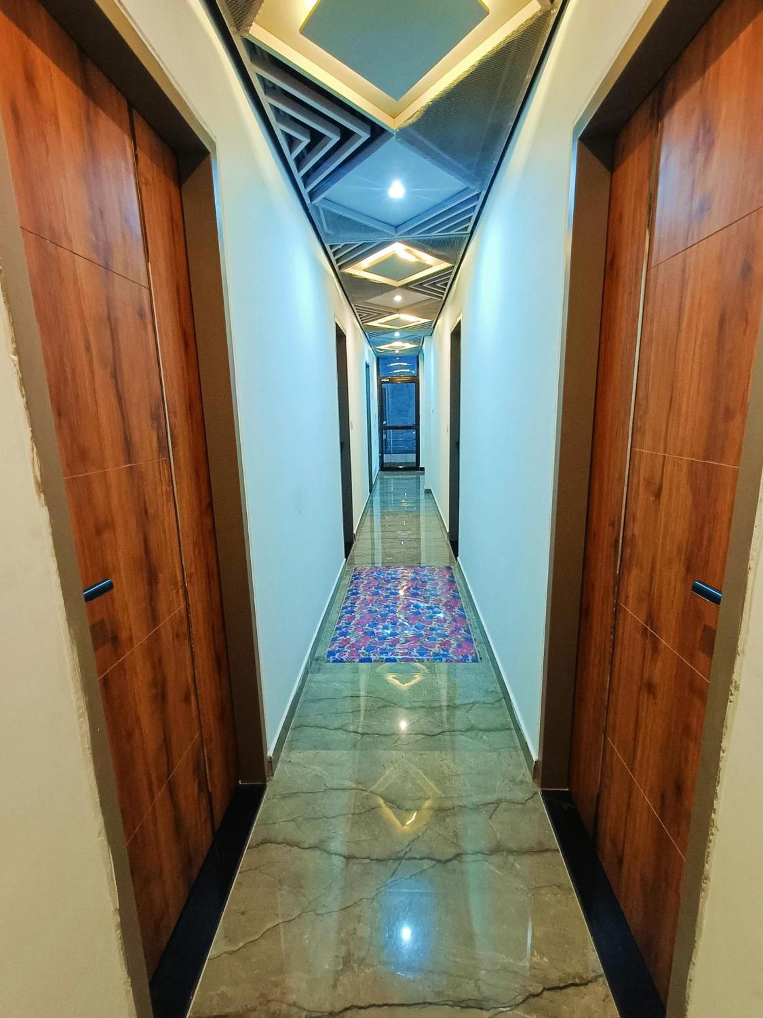 Shri Radha Rani Kripa Dham Hotel Mathura Exterior foto